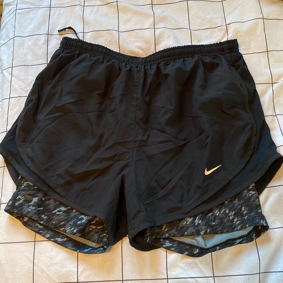 Nike running shorts women with attached shorts - Picture 1 of 11